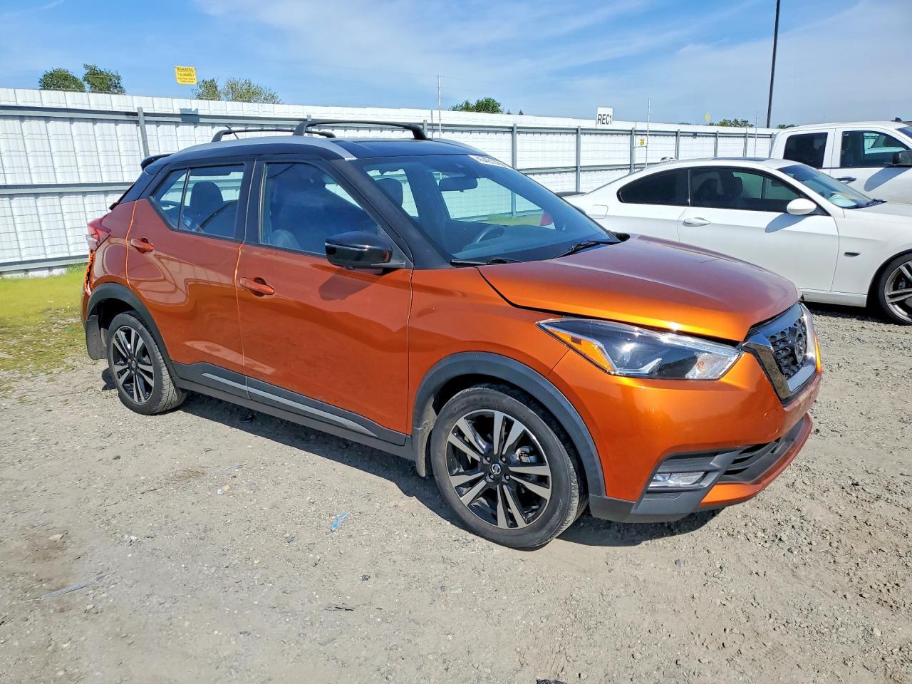 2020 Nissan Kicks Sr - zdjęcie 4