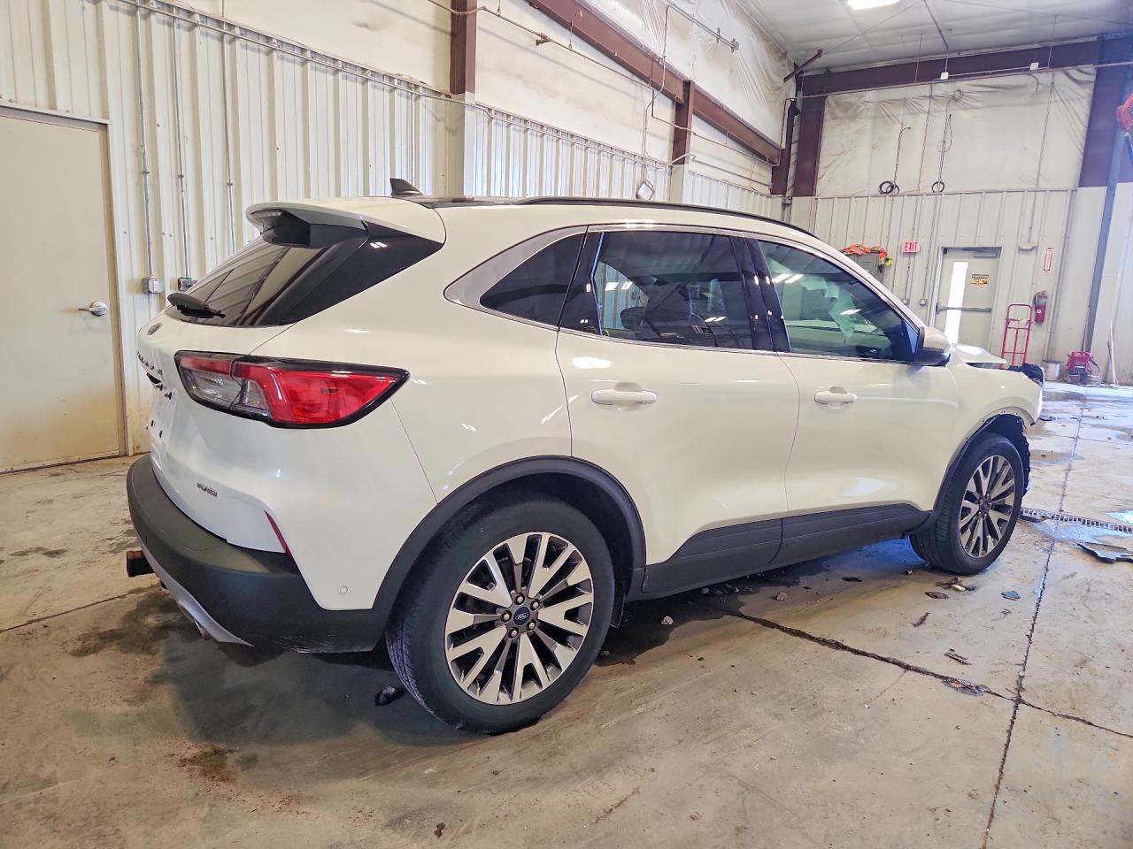 2020 Ford Escape Titanium - zdjęcie 3