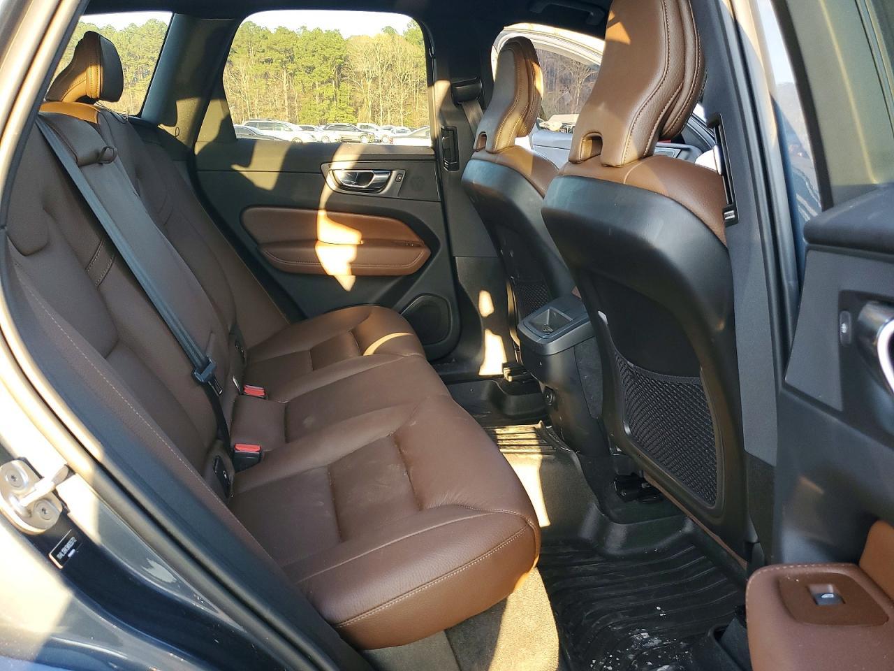2022 Volvo Xc60 B5 Momentum - zdjęcie 11