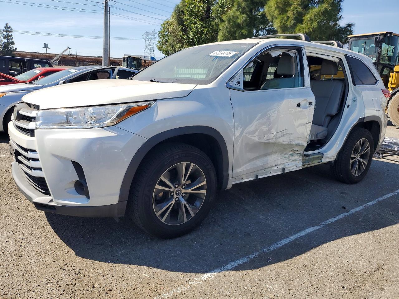 2018 Toyota Highlander Le - zdjęcie główne