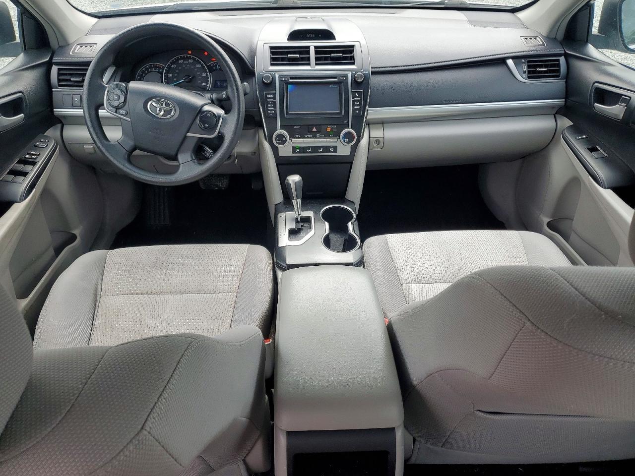 2014 Toyota Camry Le - zdjęcie 8