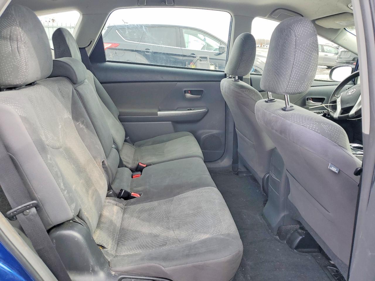 2014 Toyota Prius V Two - zdjęcie 10