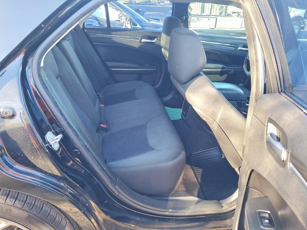 2018 Chrysler 300 Touring - zdjęcie 11