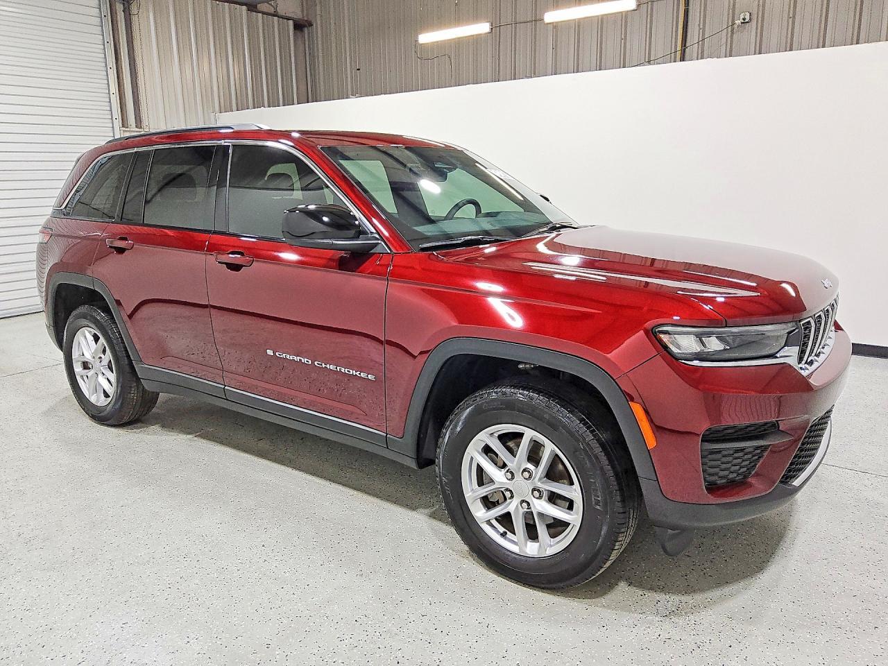 2025 Jeep Grand Cherokee Laredo - zdjęcie 4