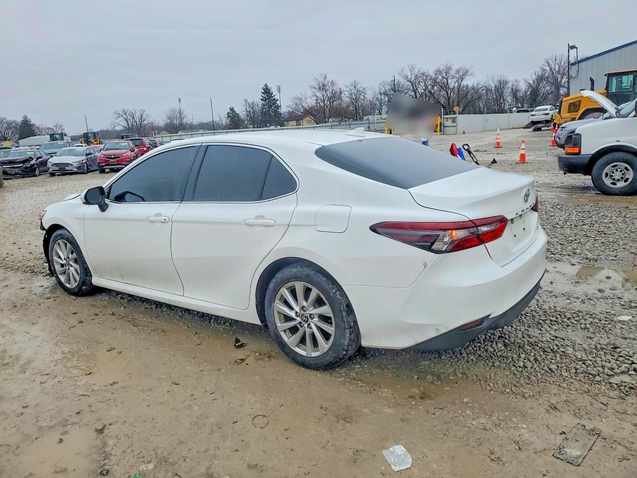 2021 Toyota Camry Le - zdjęcie 2