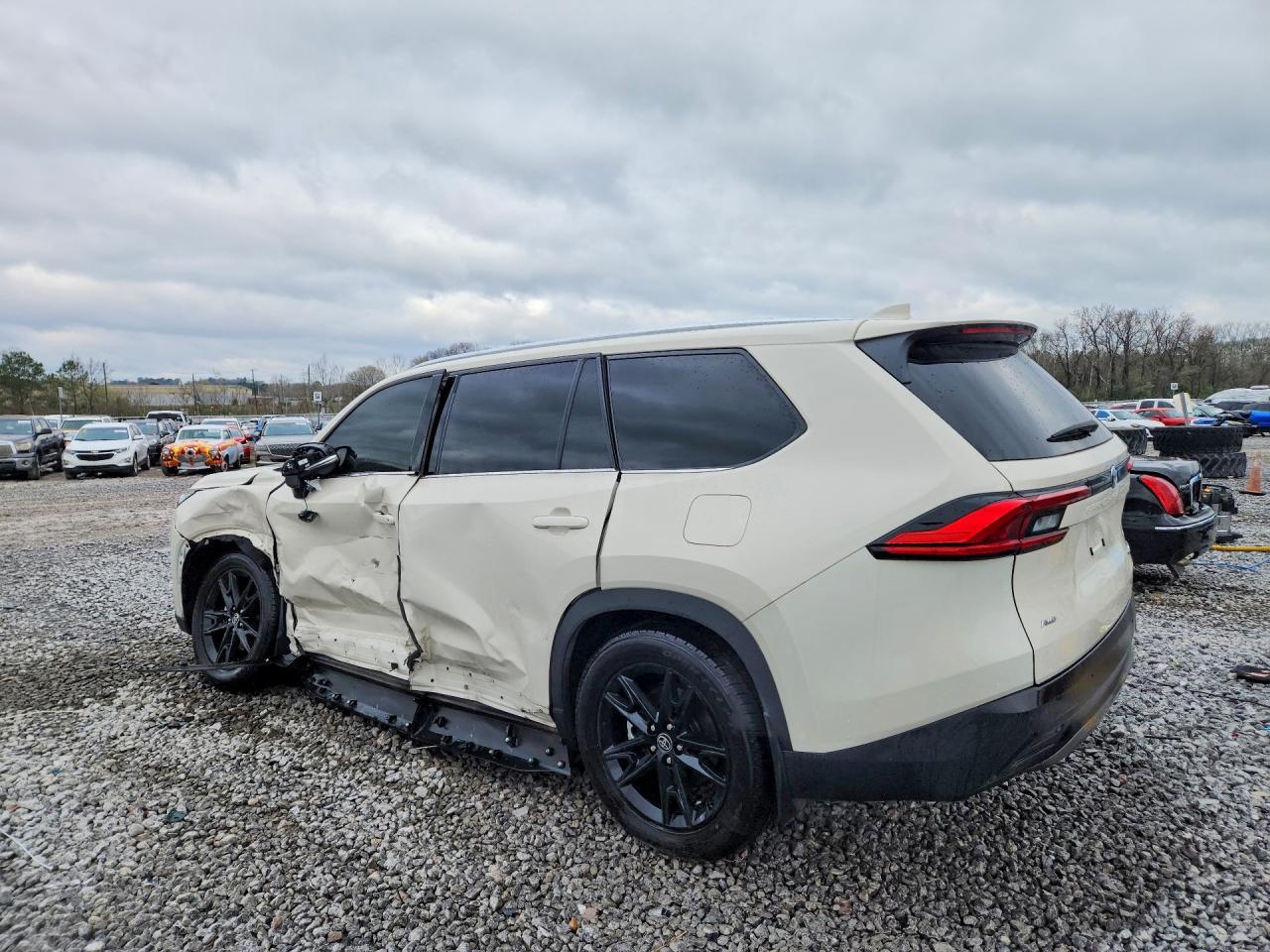 2024 Toyota Grand Highlander Platinum - zdjęcie 2