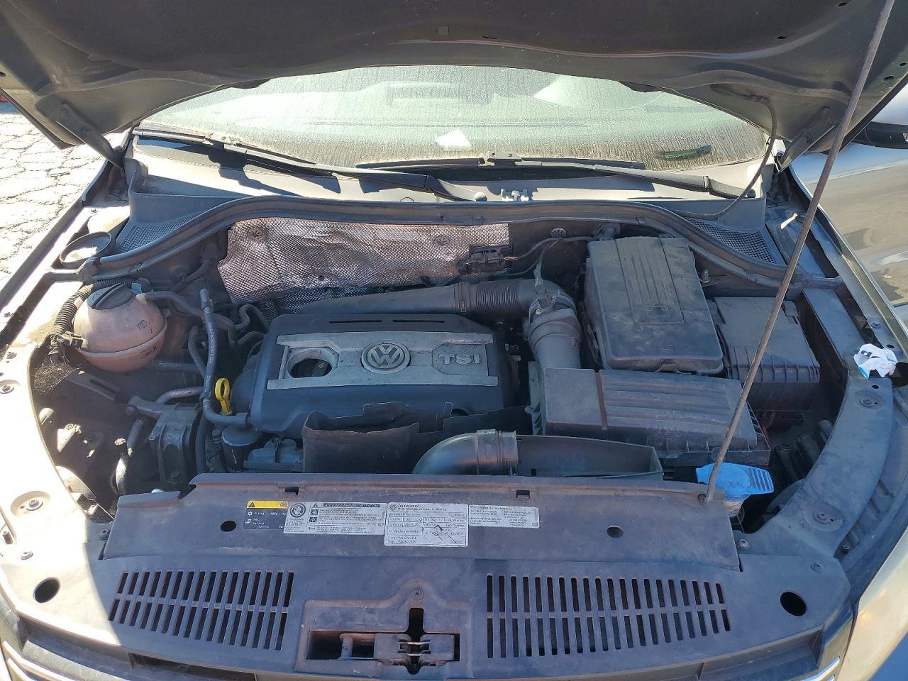 2015 Volkswagen Tiguan S - zdjęcie 11