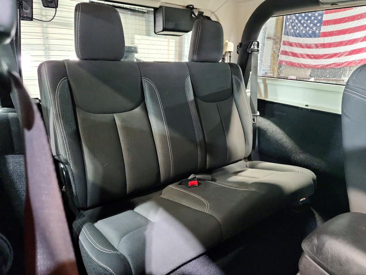 2015 Jeep Wrangler Rubicon - zdjęcie 11