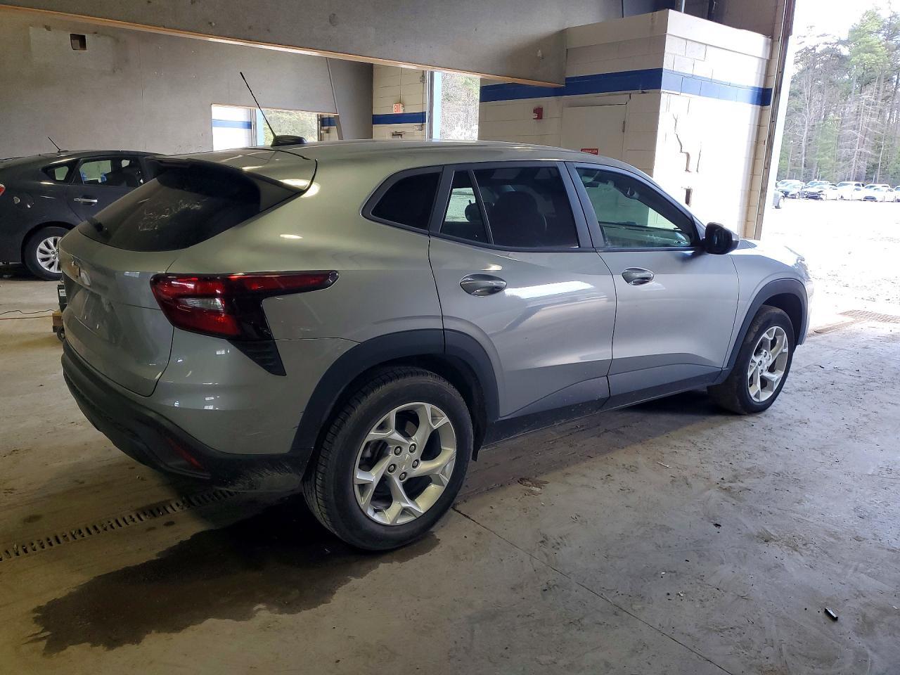 2024 Chevrolet Trax Ls - zdjęcie 3