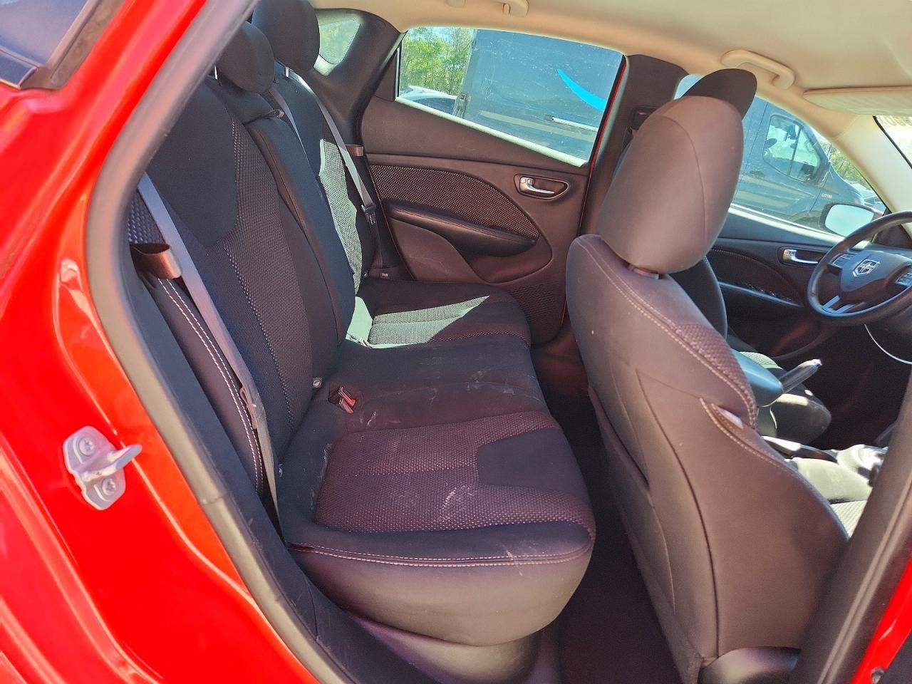 2016 Dodge Dart Sxt - zdjęcie 10