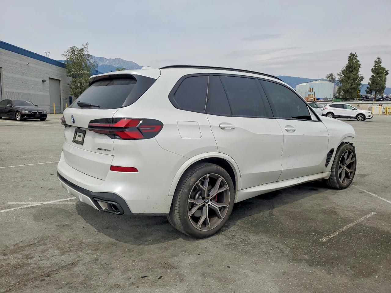 2025 BMW X5 xDrive50E - zdjęcie 3