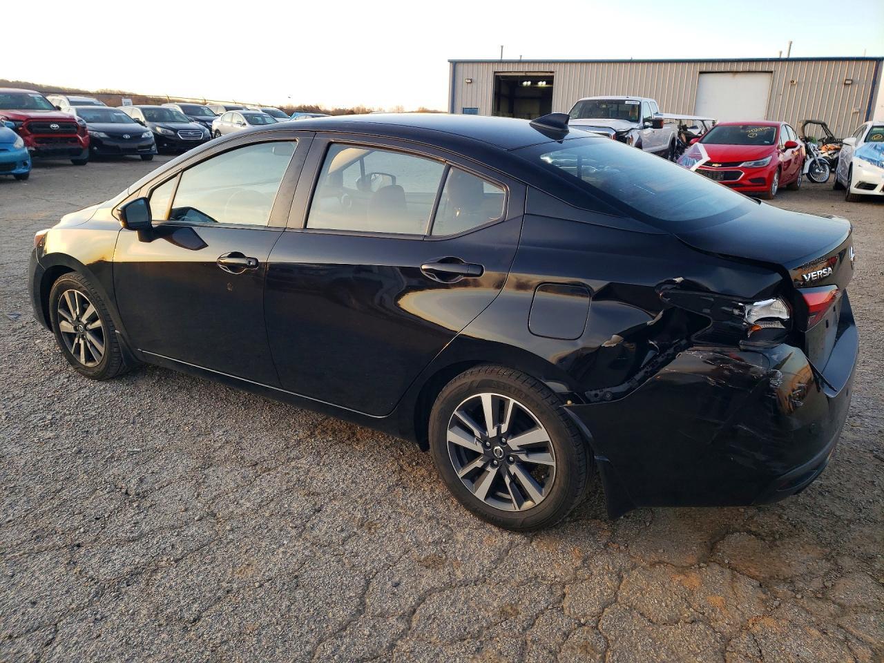 2021 Nissan Versa Sv - zdjęcie 2