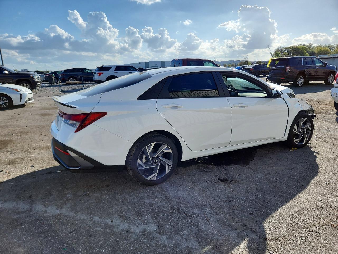 2025 Hyundai Elantra Sel Sport - zdjęcie 3