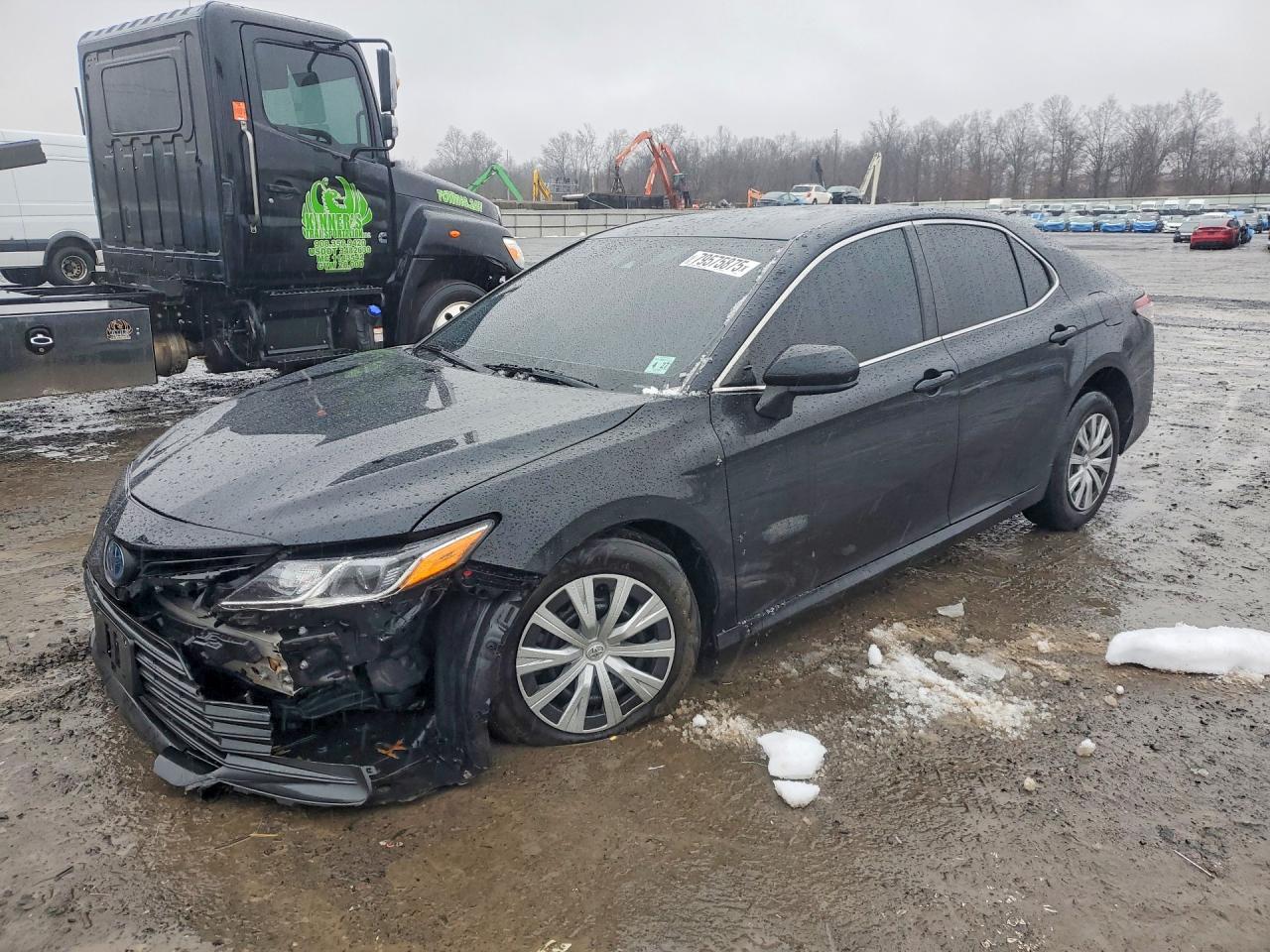 2022 Toyota Camry Hybrid Le - zdjęcie główne
