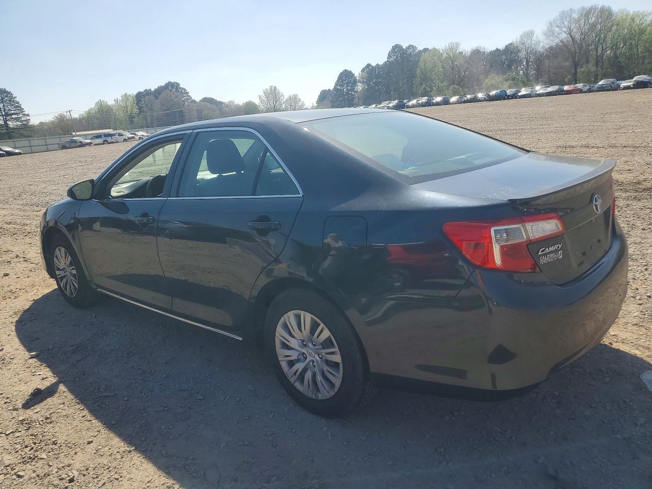 2013 Toyota Camry Le - zdjęcie 2