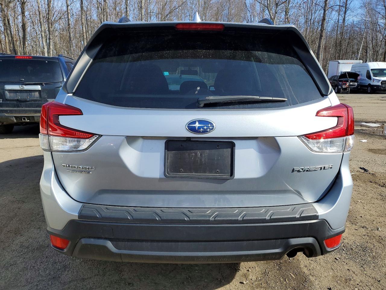 2020 Subaru Forester Premium - zdjęcie 6