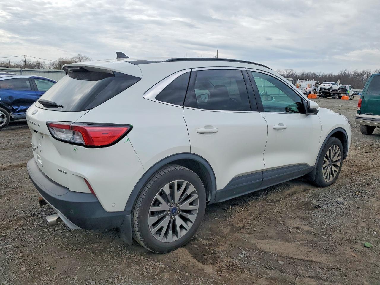 2020 Ford Escape Titanium - zdjęcie 3