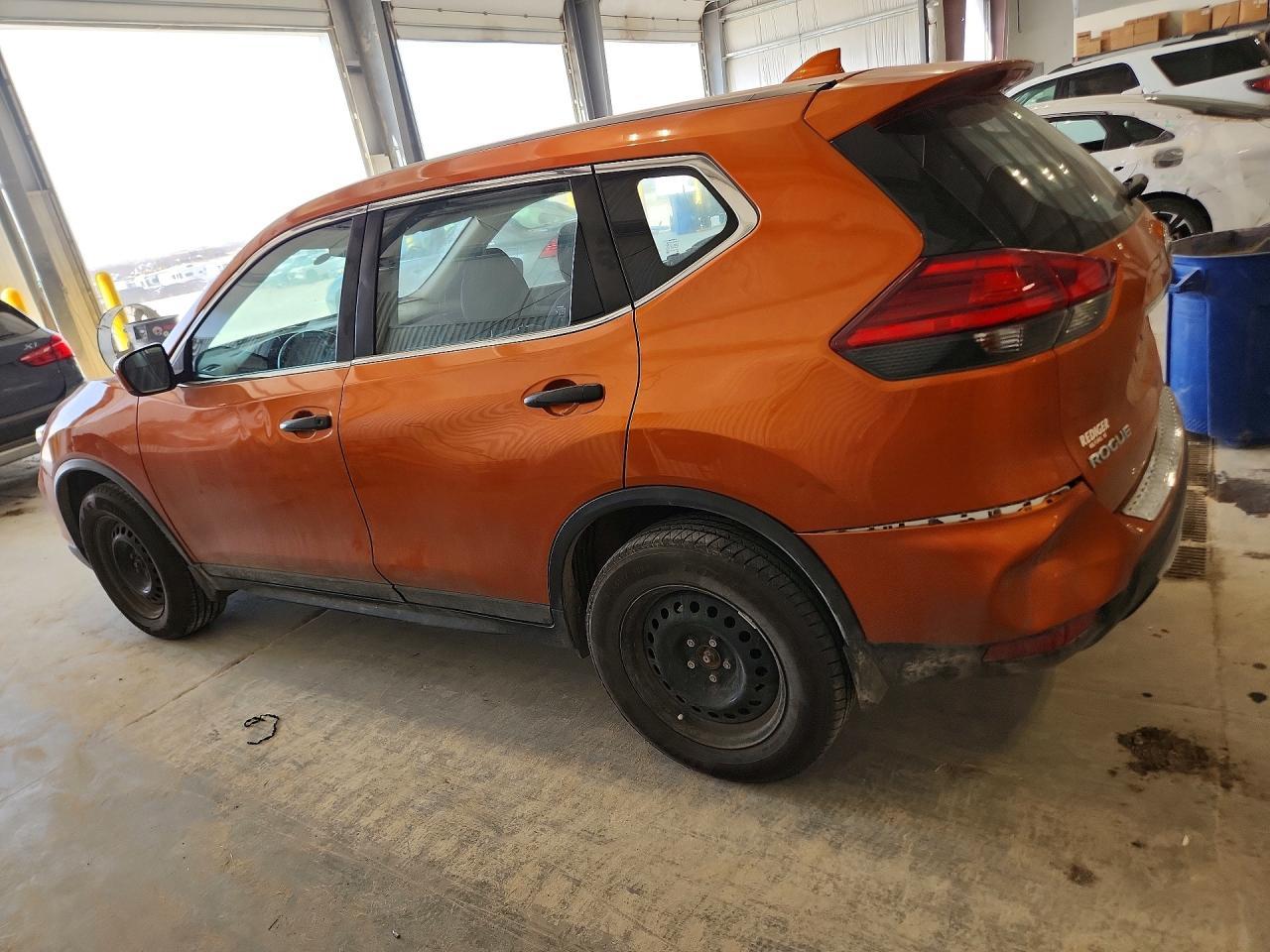 2017 Nissan Rogue S - zdjęcie 2