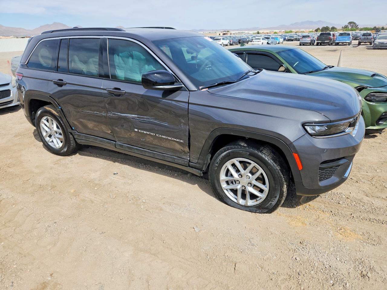 2025 Jeep Grand Cherokee Laredo - zdjęcie 4