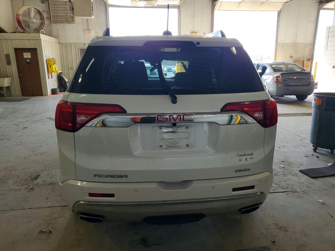 2019 GMC Acadia Denali - zdjęcie 6