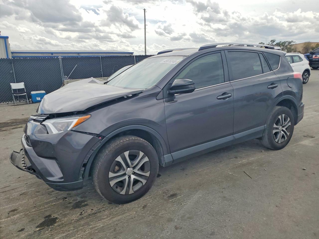 2018 Toyota Rav4 Le - zdjęcie główne