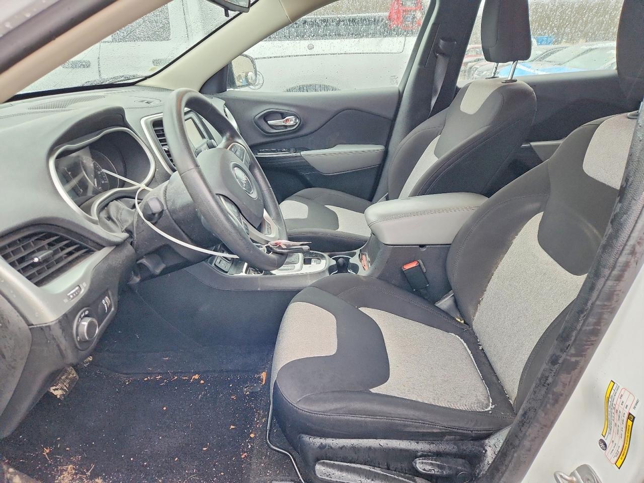 2014 Jeep Cherokee Sport - zdjęcie 7