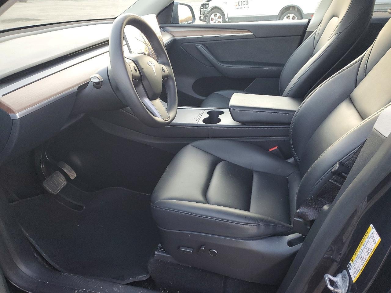 2024 Tesla Model Y - zdjęcie 7