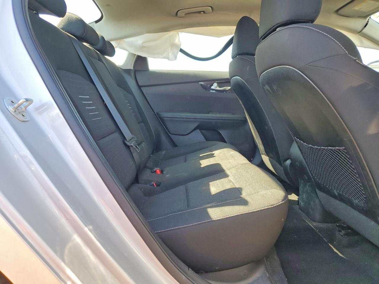 2019 Kia Forte S - zdjęcie 10