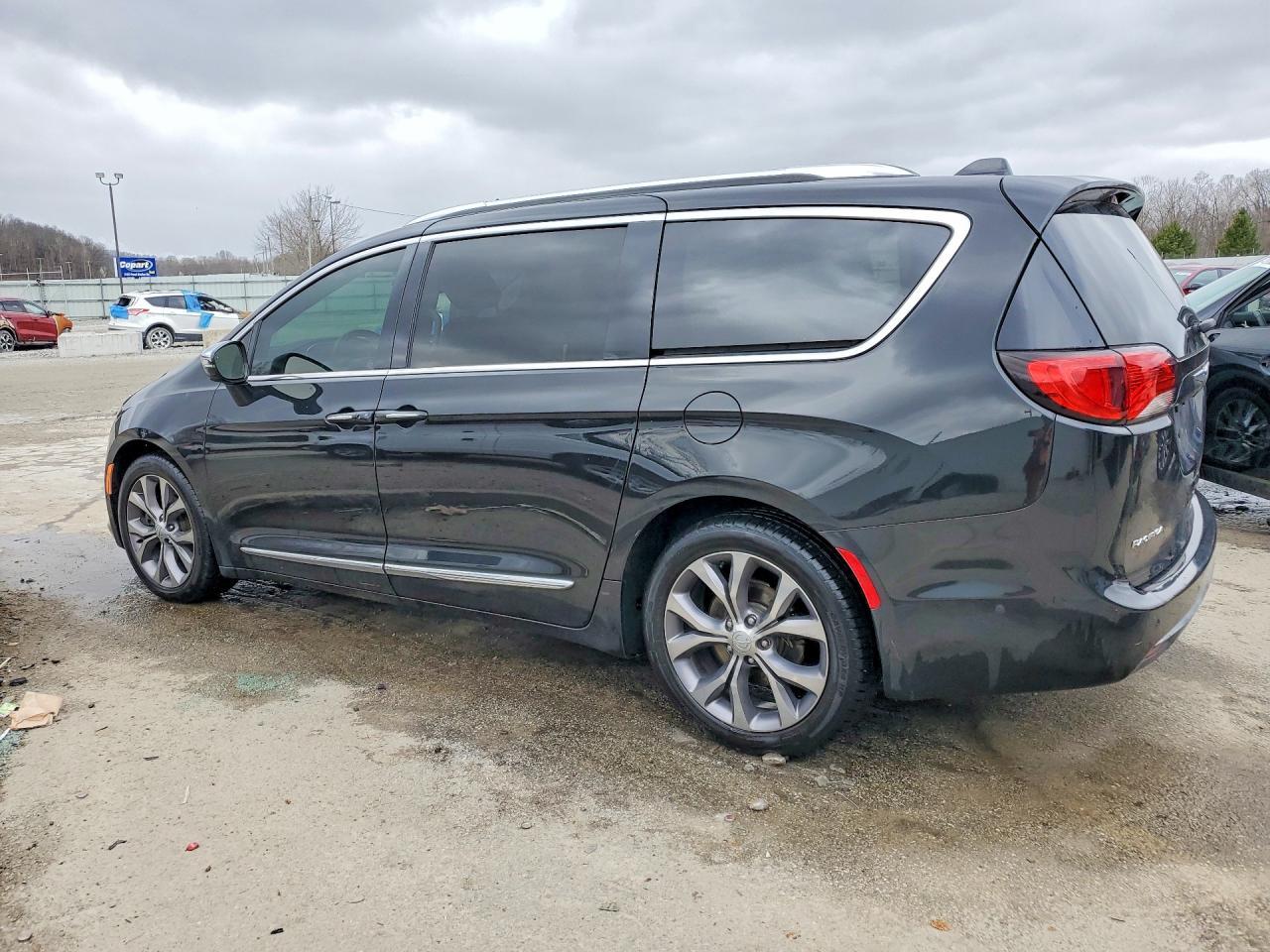 2018 Chrysler Pacifica Limited - zdjęcie 2