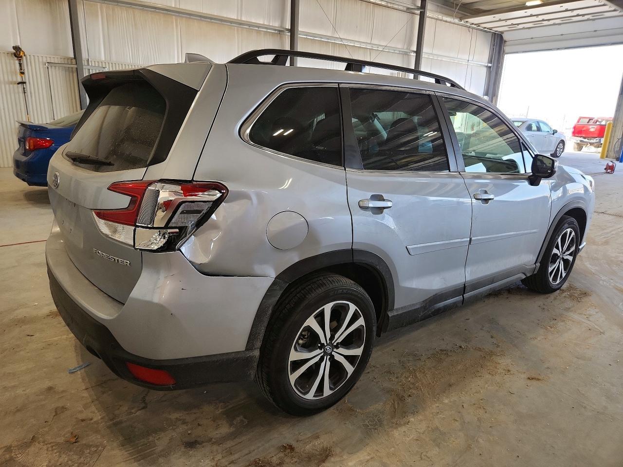 2022 Subaru Forester Limited - zdjęcie 3