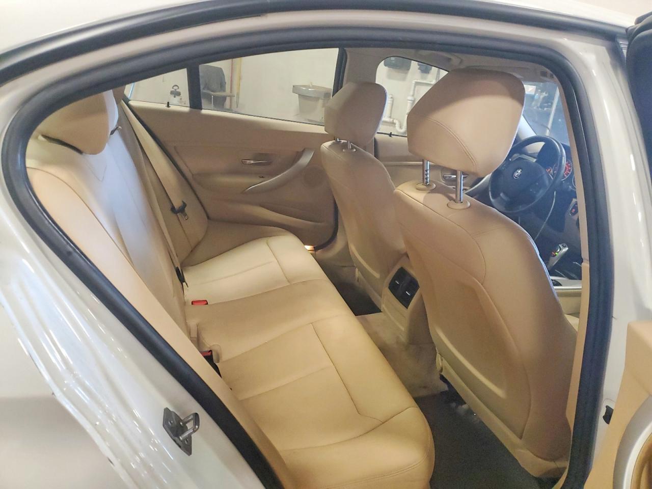 2013 BMW 320 I xDrive - zdjęcie 10