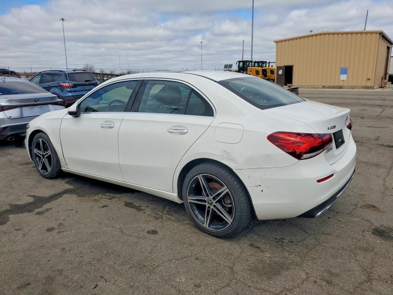 2021 Mercedes-Benz A 220 4Matic - zdjęcie 2