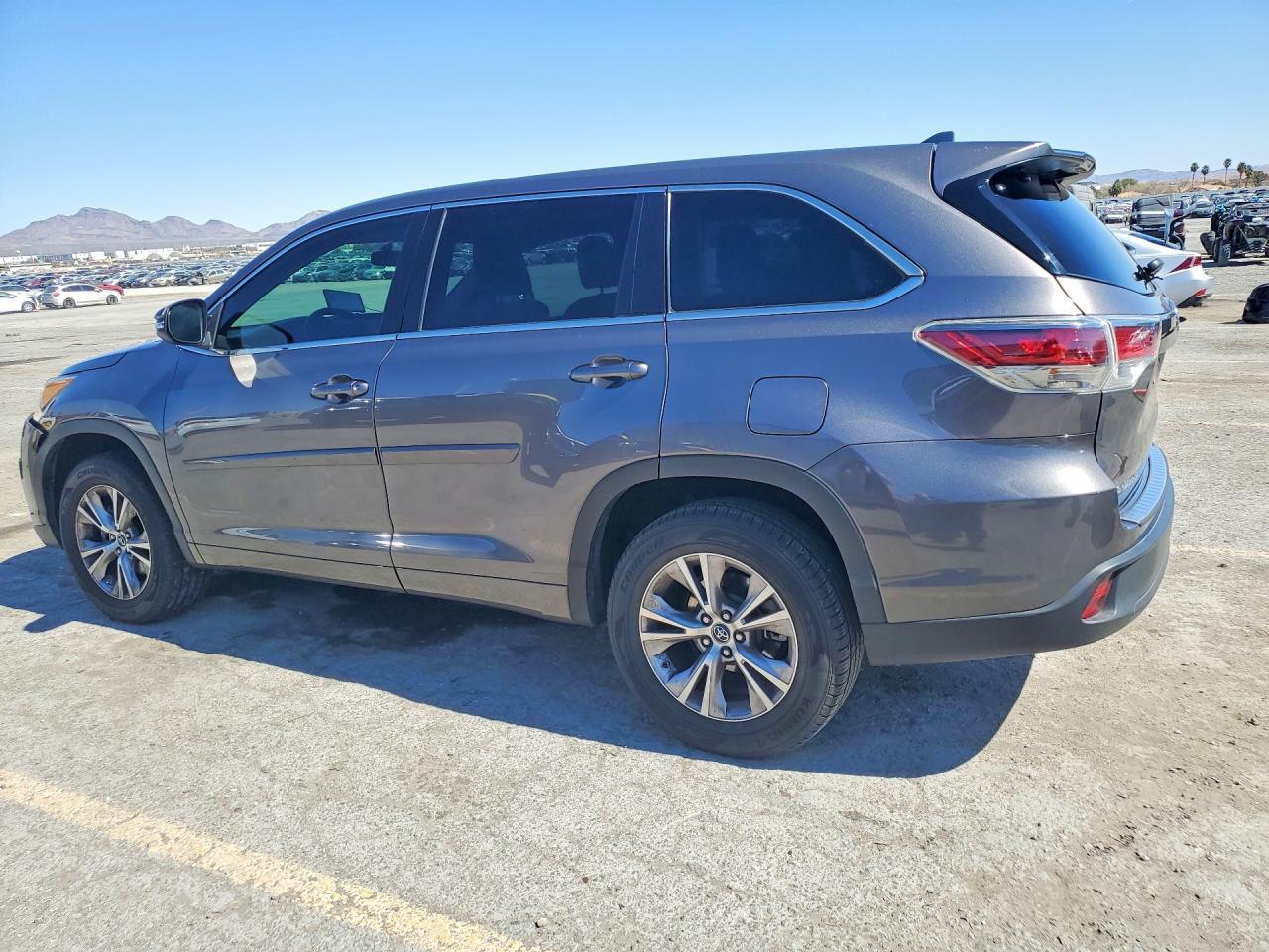 2016 Toyota Highlander Le Plus - zdjęcie 2