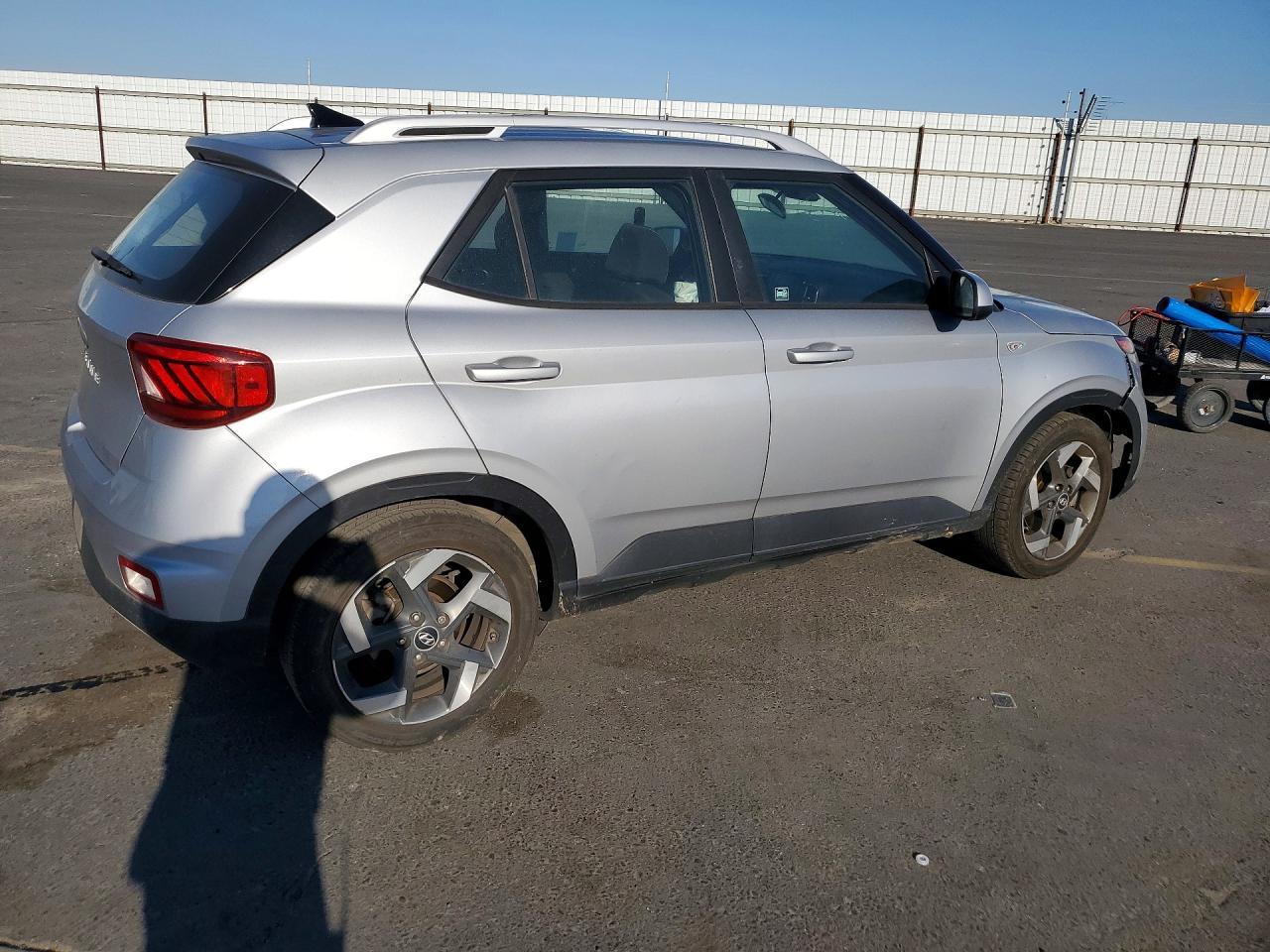 2021 Hyundai Venue Sel - zdjęcie 3