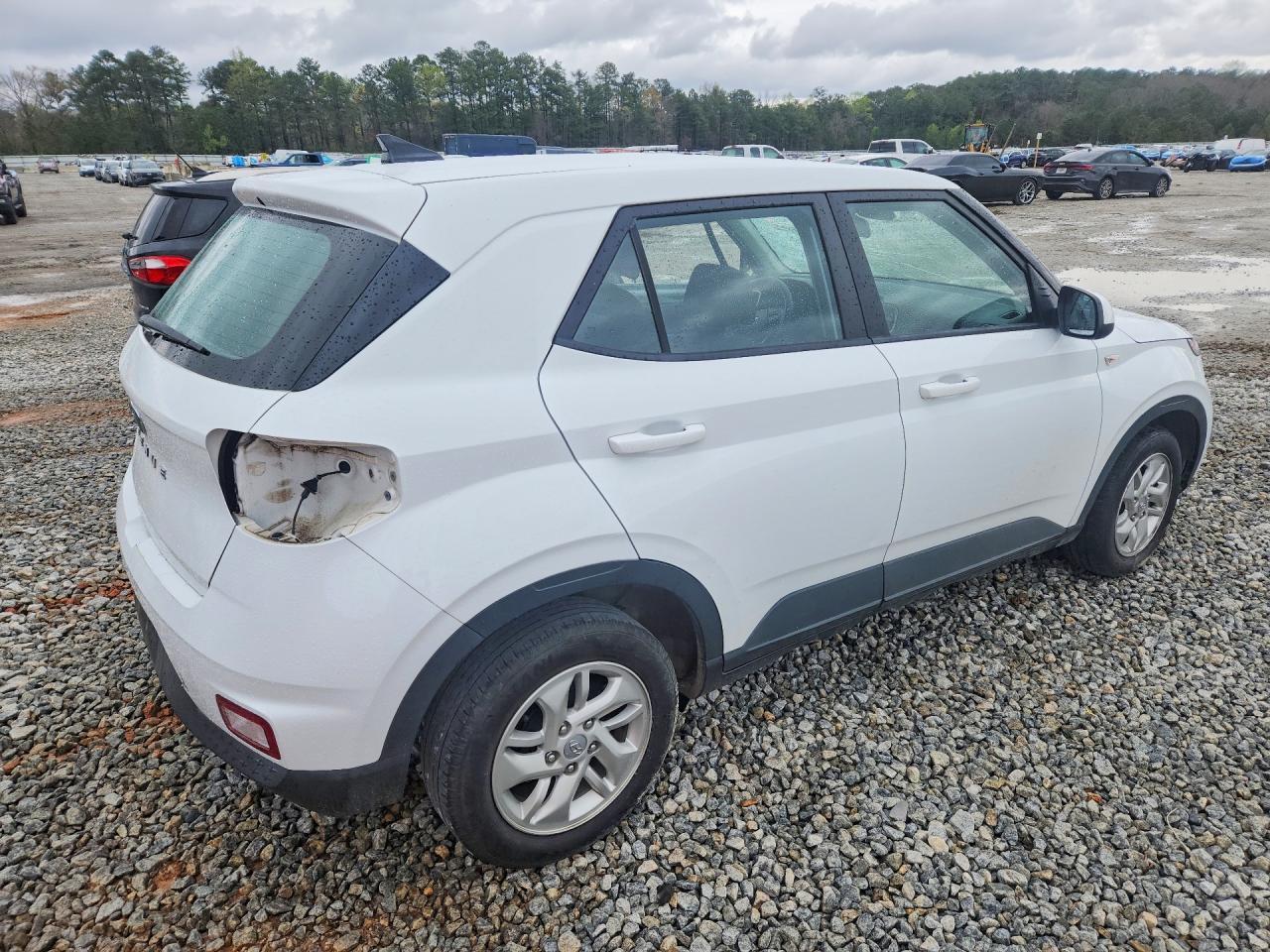 2021 Hyundai Venue Se - zdjęcie 3