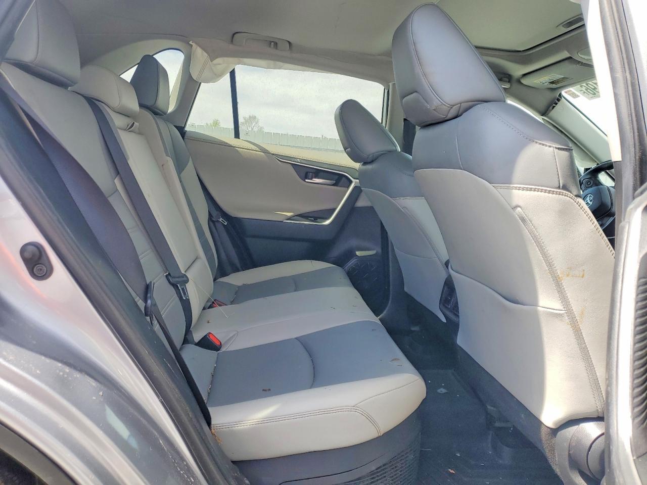 2019 Toyota Rav4 Hybrid Limited - zdjęcie 11