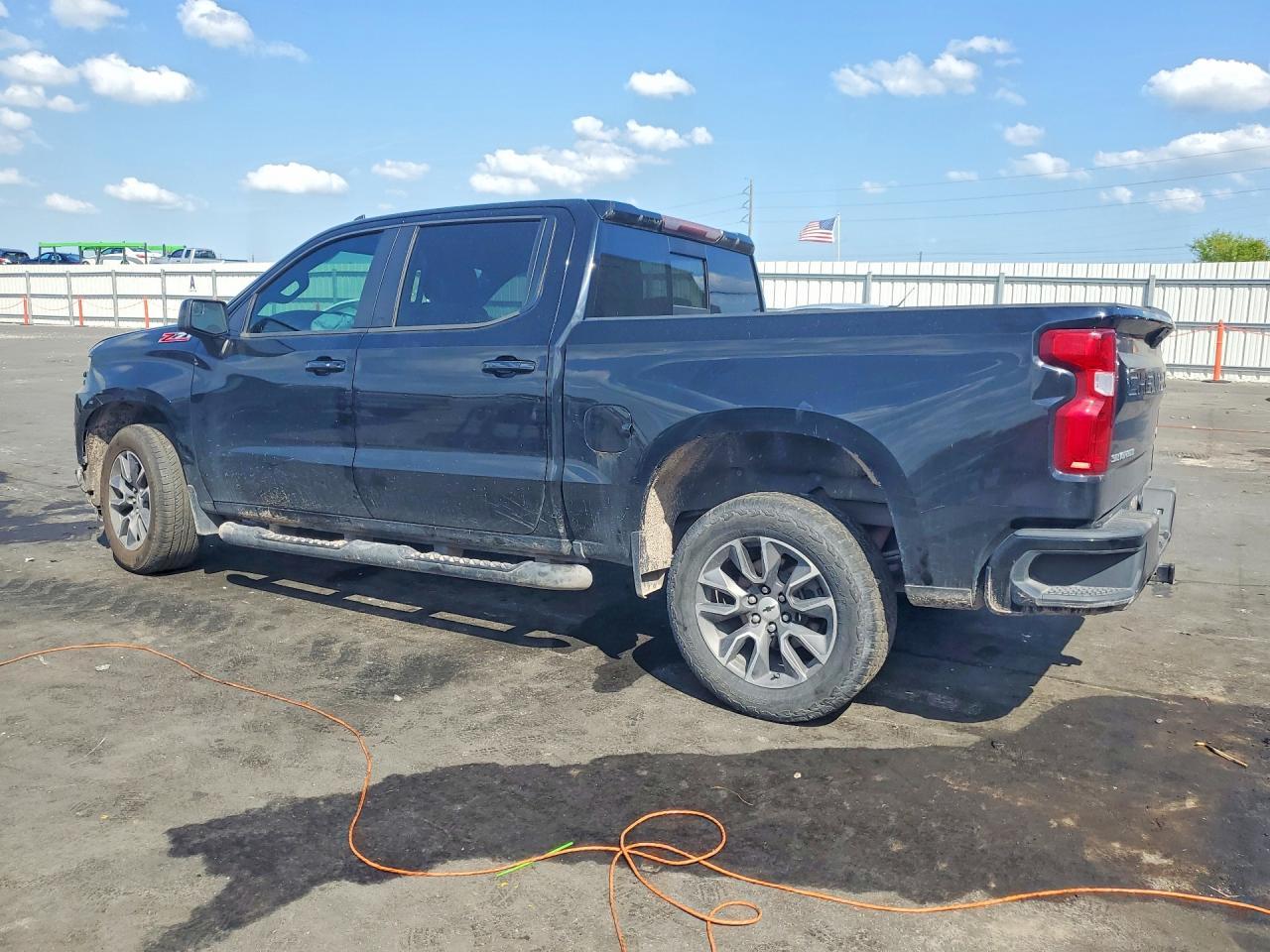 2020 Chevrolet Silverado Rst - zdjęcie 2