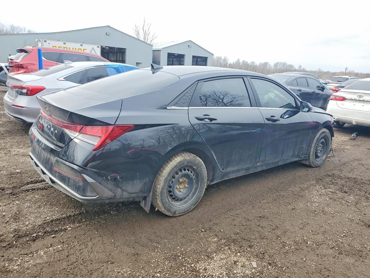 2024 Hyundai Elantra Luxury - zdjęcie 3