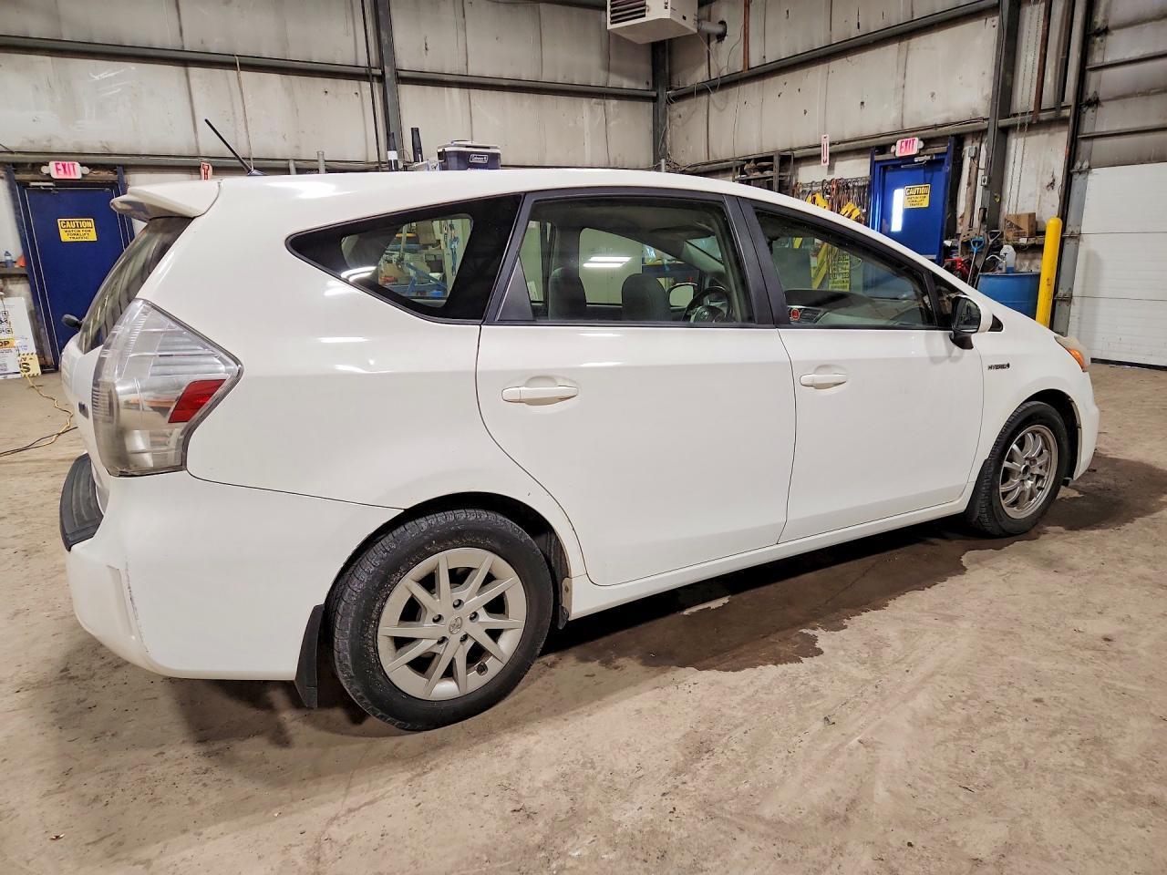 2014 Toyota Prius V - zdjęcie 3