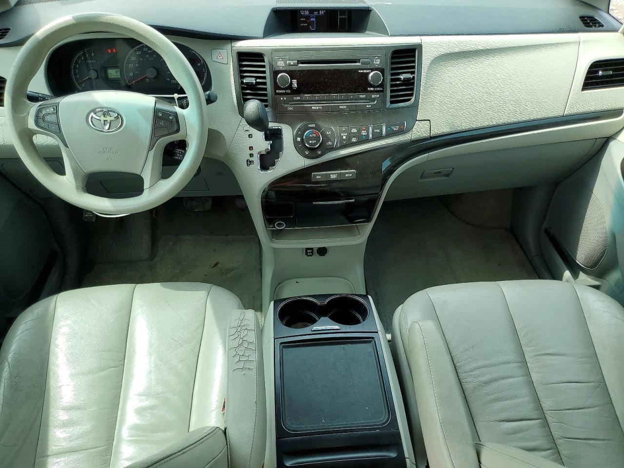 2013 Toyota Sienna Le 8-Passenger - zdjęcie 8