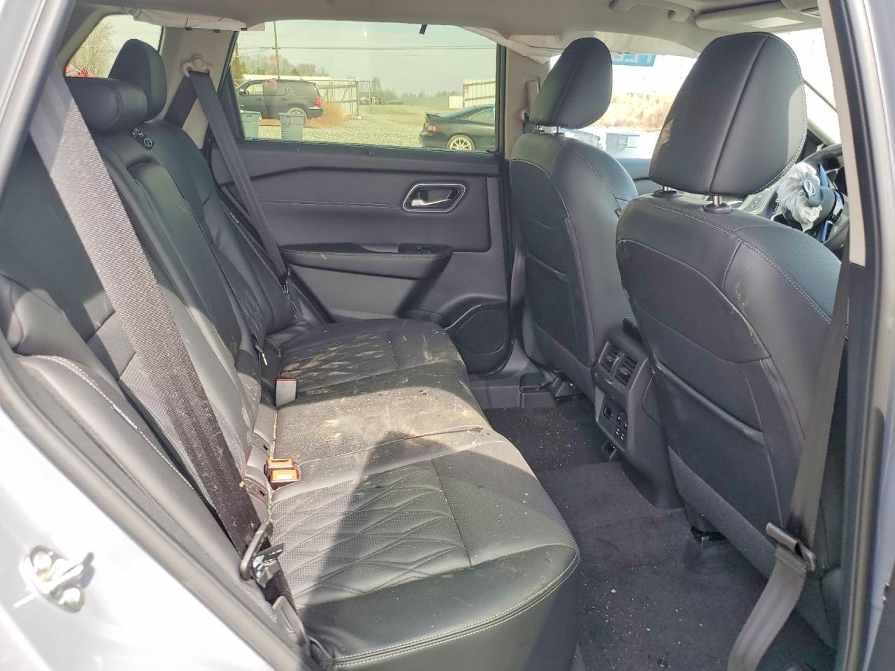 2024 Nissan Rogue Platinum - zdjęcie 11