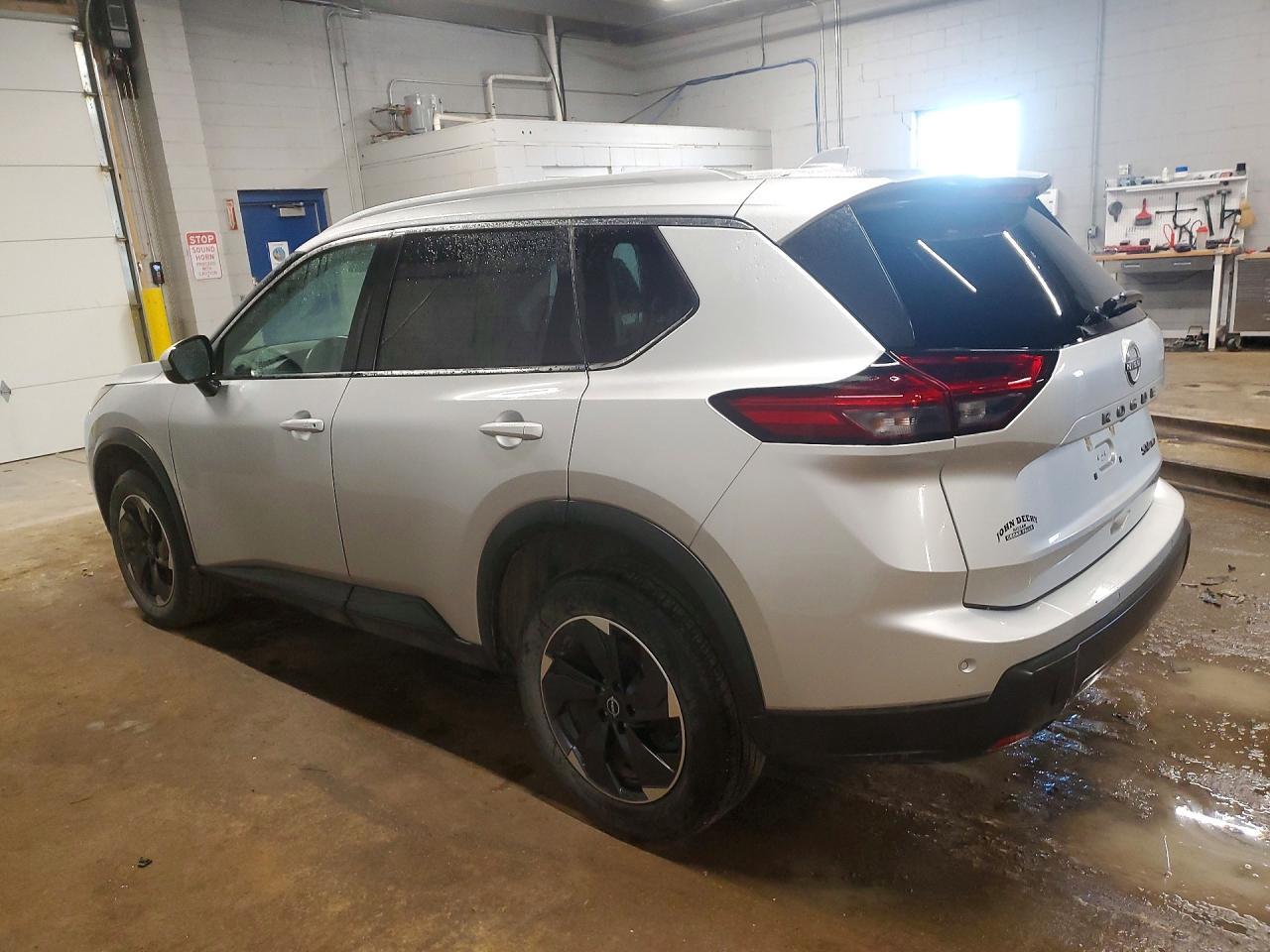 2024 Nissan Rogue Sv - zdjęcie 2