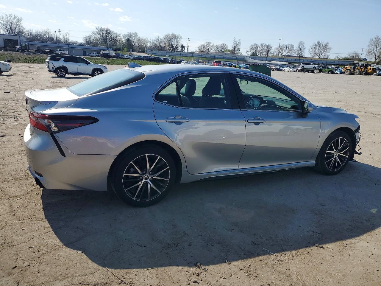 2024 Toyota Camry Se - zdjęcie 3