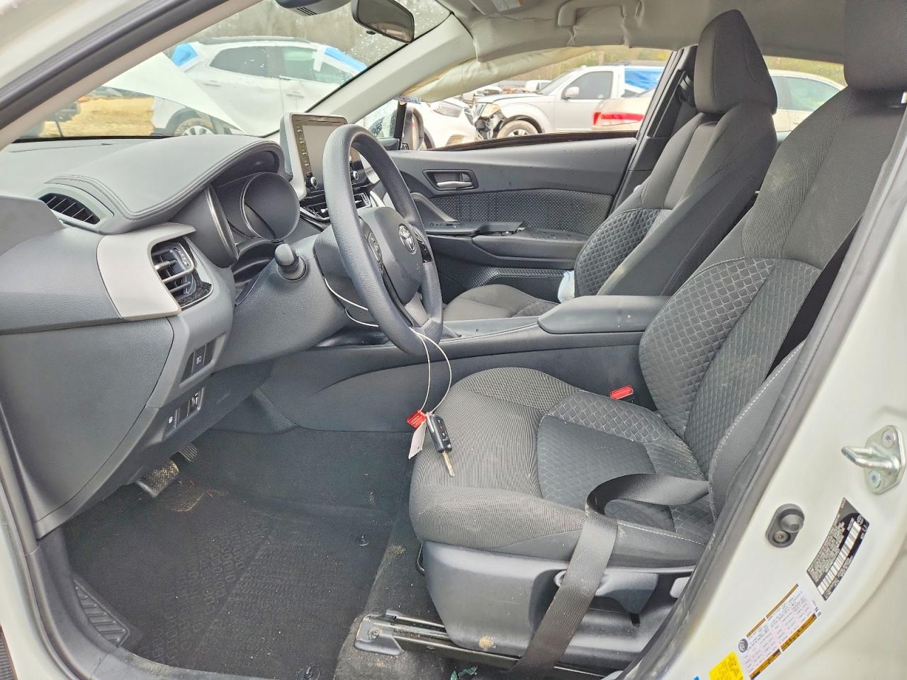 2020 Toyota C-Hr Le - zdjęcie 7