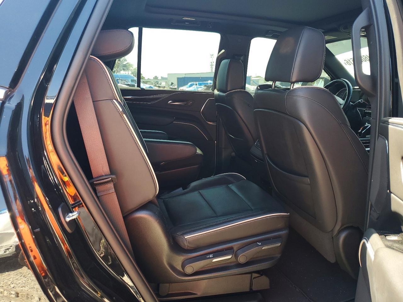 2022 Cadillac Escalade Premium Luxury - zdjęcie 10