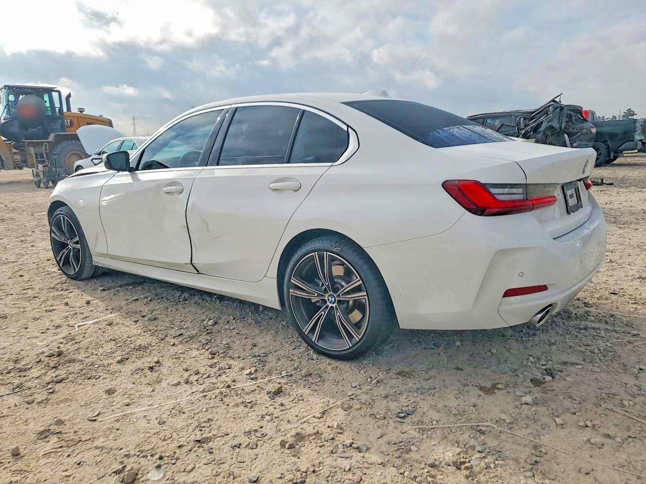 2024 BMW 330I - zdjęcie 2