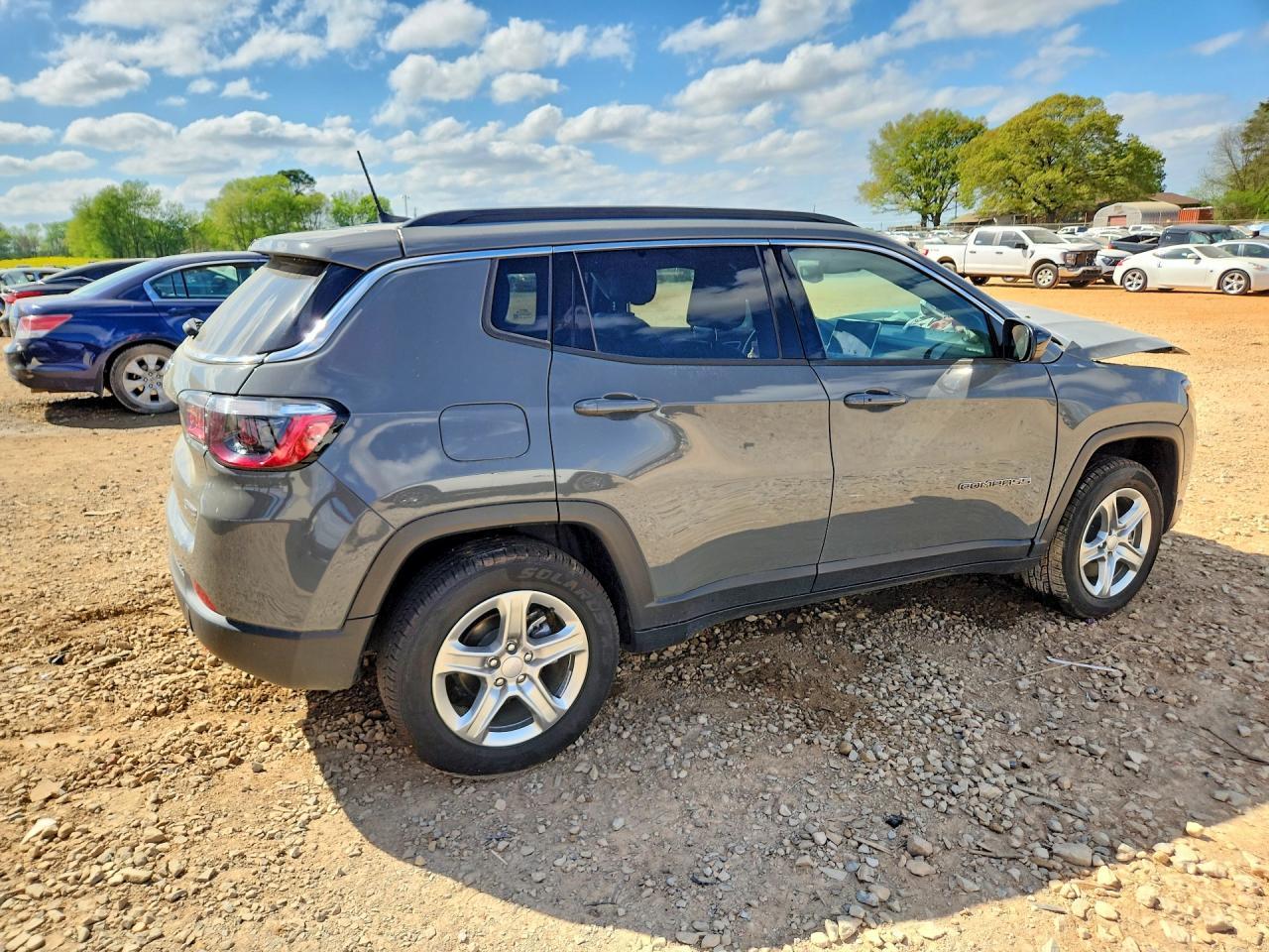 2024 Jeep Compass Latitude - zdjęcie 3