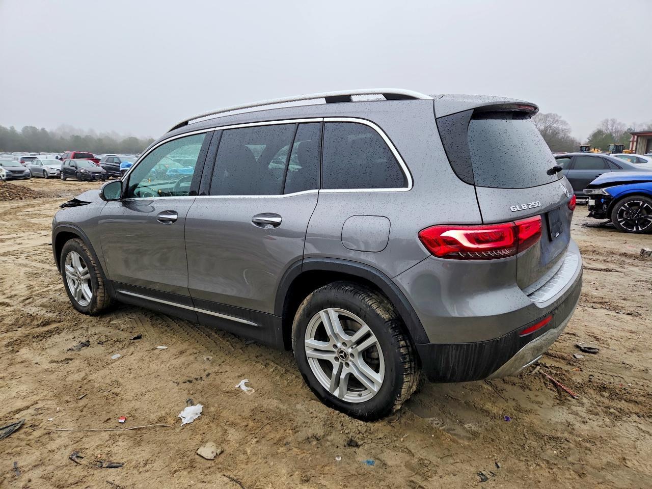 2023 Mercedes-Benz Glb 250 4Matic - zdjęcie 2