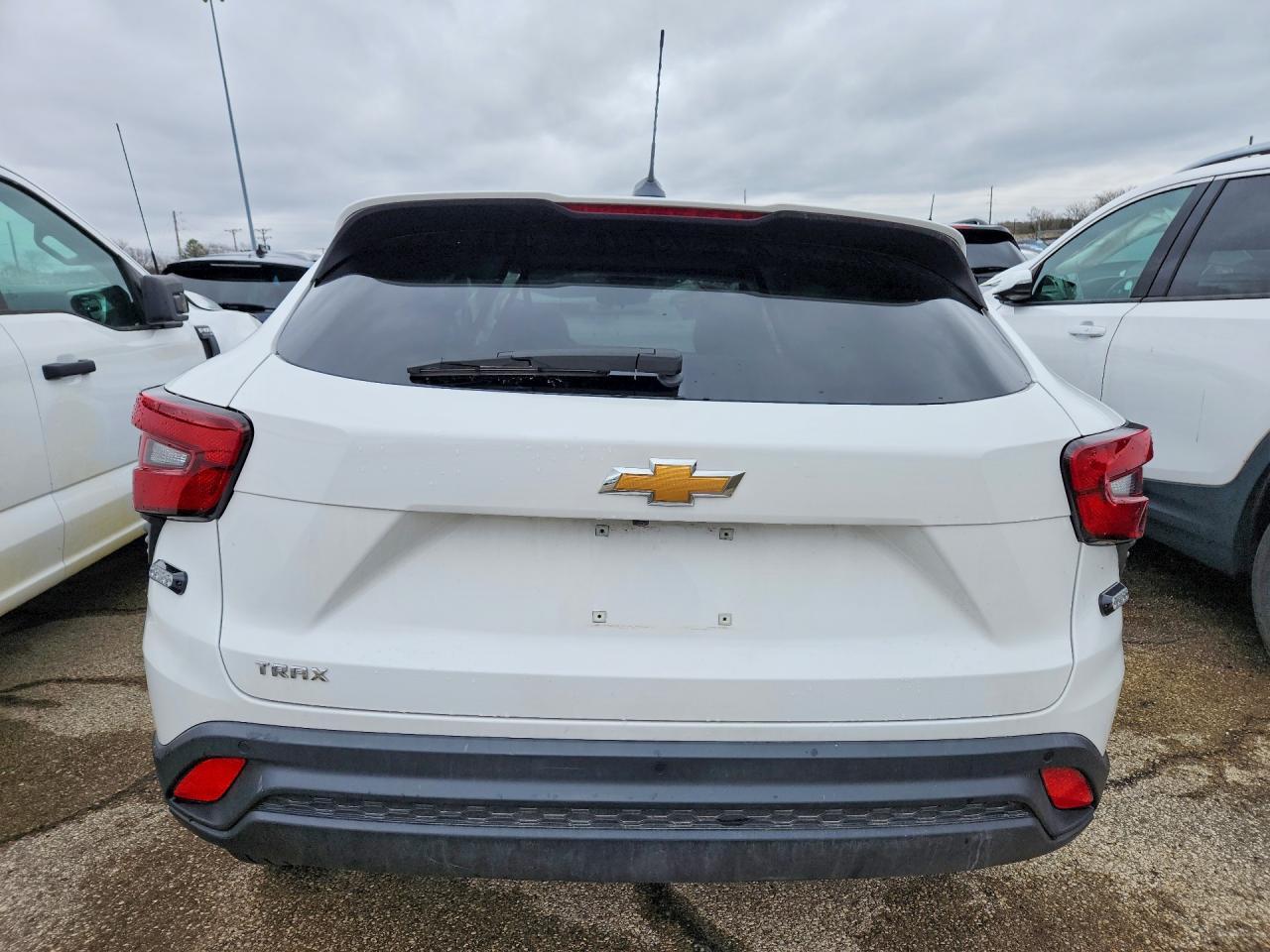 2025 Chevrolet Trax Ls - zdjęcie 6