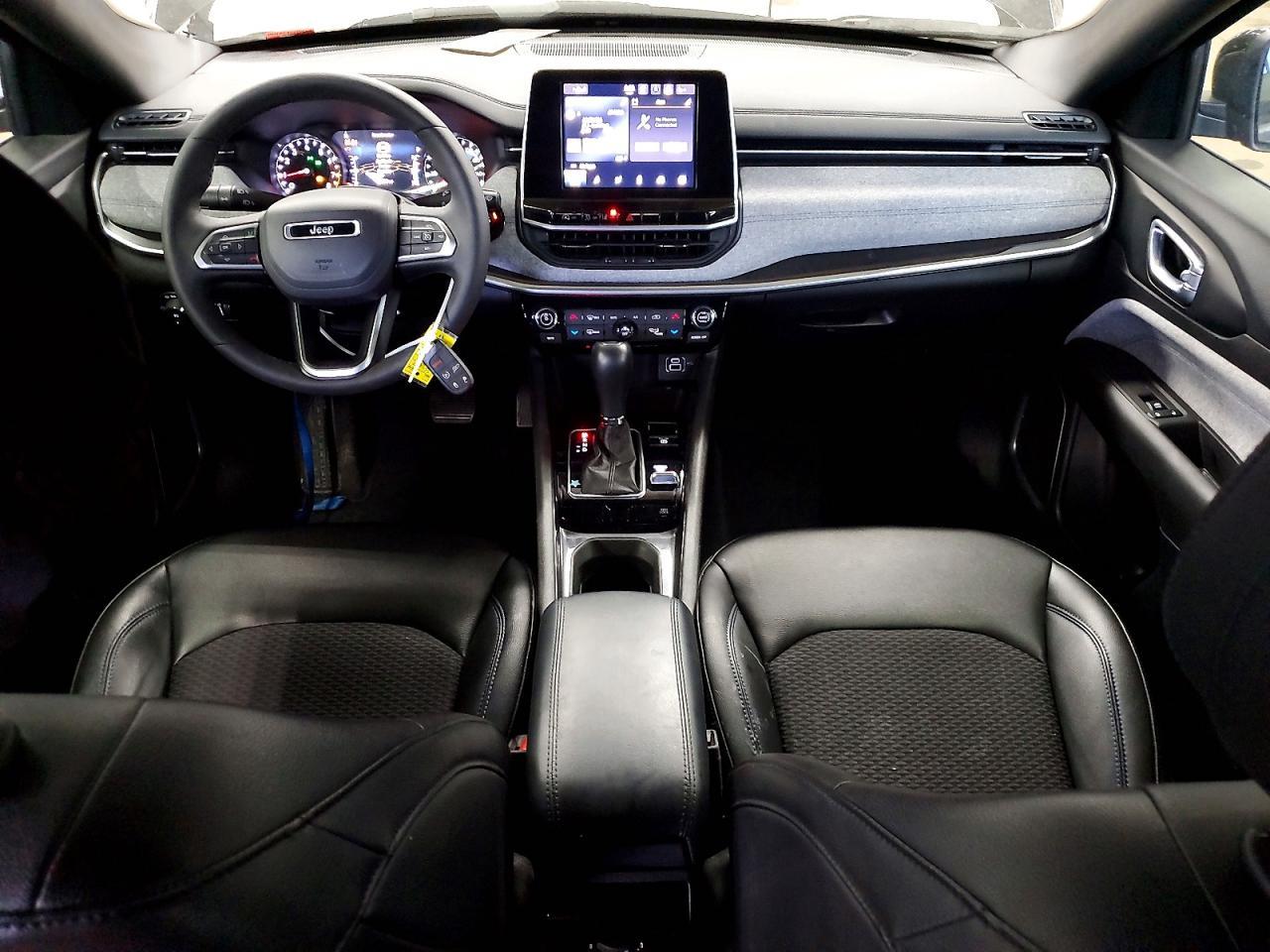 2025 Jeep Compass Latitude - zdjęcie 8
